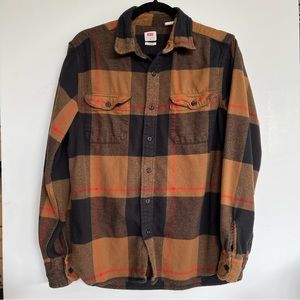 Levi’s Plaid Flannel Button Down